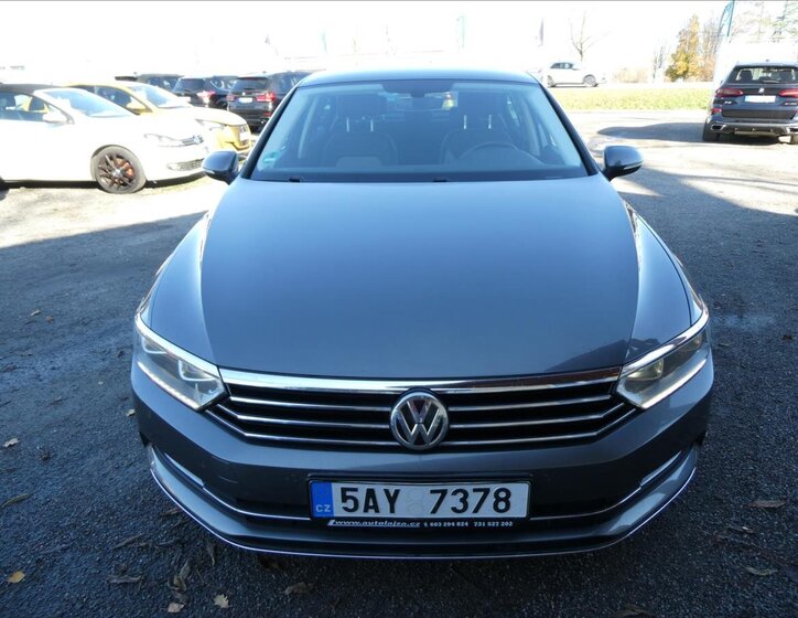 Volkswagen Passat 2