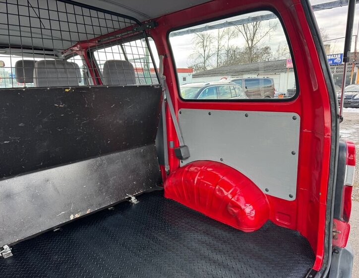 Toyota Hi-Ace Skříň 2,4 l 55 kw