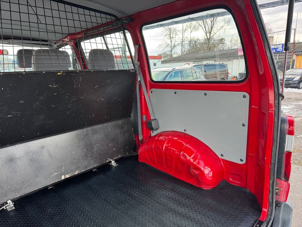 Toyota Hi-Ace Skříň 2,4 l 55 kw