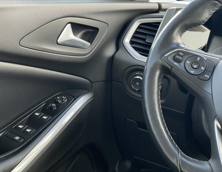 Opel Grandland SUV / Terénní 1,5 l 96 kw