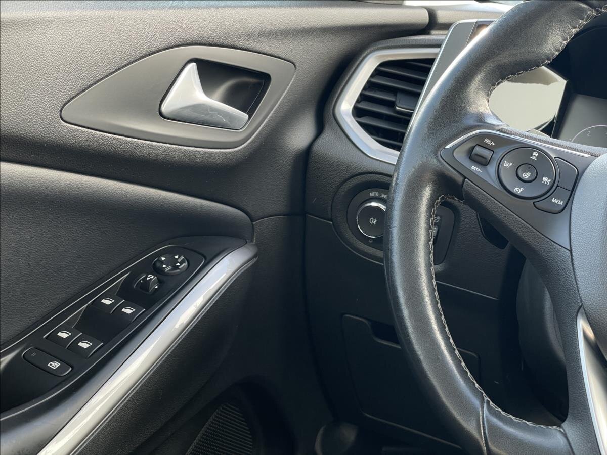 Opel Grandland SUV / Terénní 1,5 l 96 kw