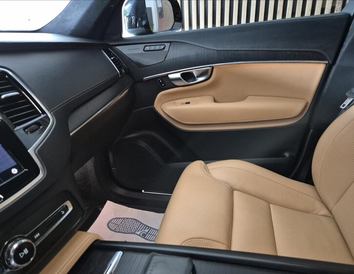 Volvo XC90 SUV / Terénní 2,0 l 180 kw