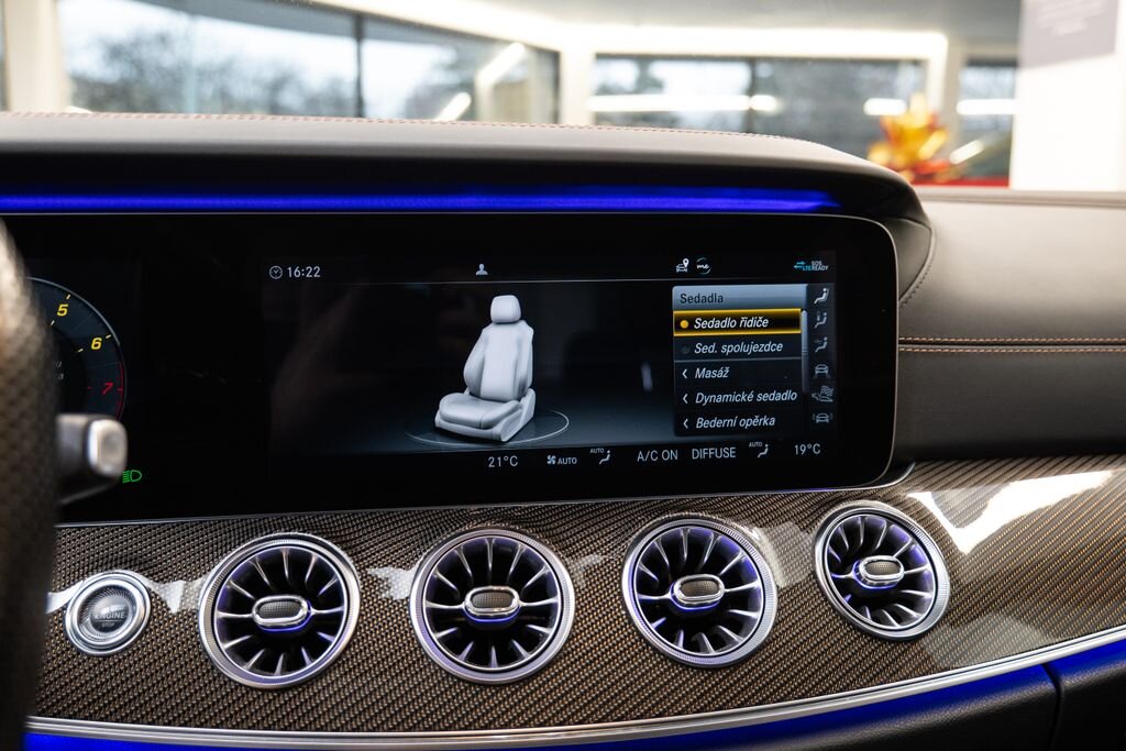 Mercedes-Benz CLS Sedan 3,0 l 320 kw