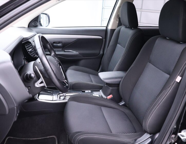 Mitsubishi Outlander 12