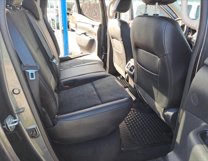 Mercedes-Benz Třídy X 8