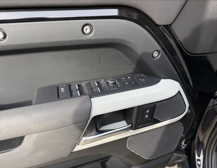 Land Rover Defender SUV / Terénní 3,0 l 221 kw
