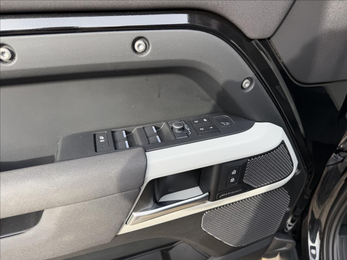 Land Rover Defender SUV / Terénní 3,0 l 221 kw