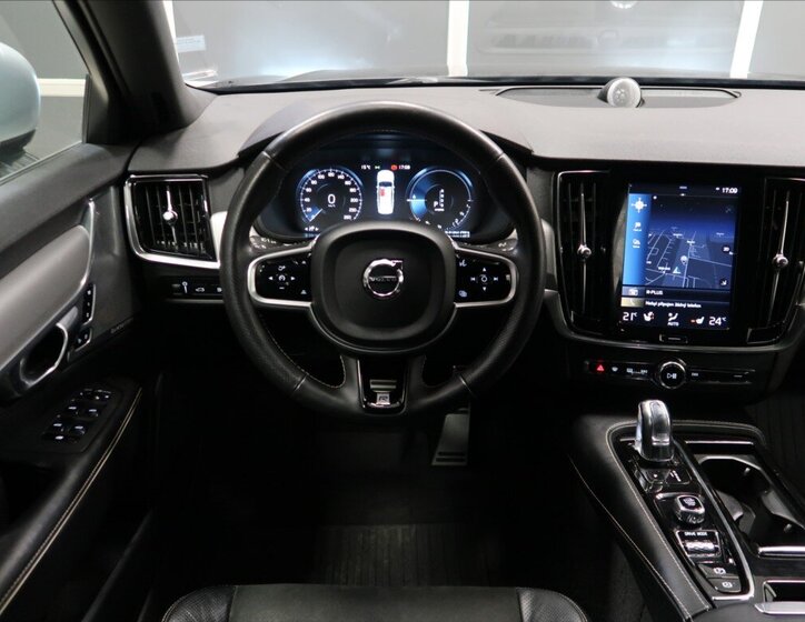 Volvo S90 Sedan / Limuzína 2,0 l 235 kw