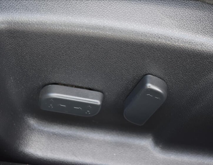 Renault Latitude Sedan / Limuzína 2,0 l 110 kw