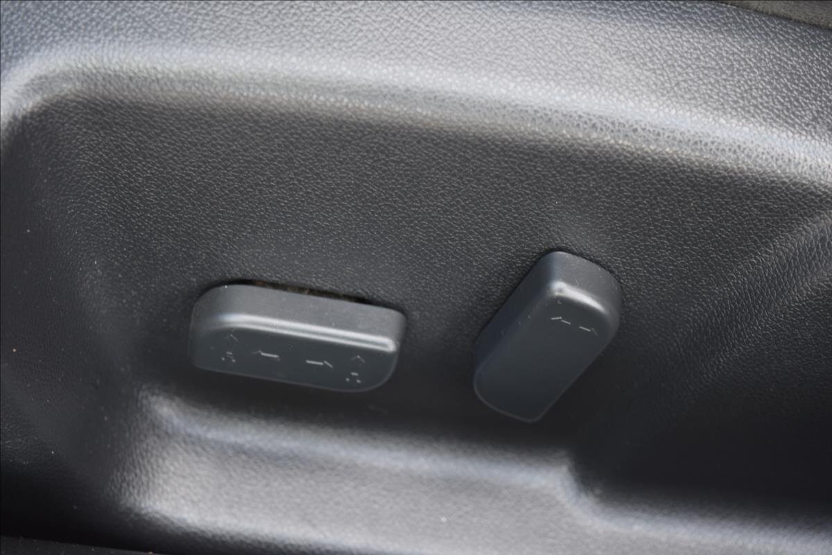 Renault Latitude Sedan / Limuzína 2,0 l 110 kw