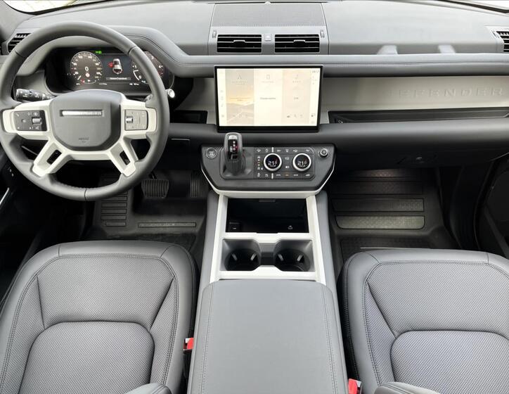 Land Rover Defender 14