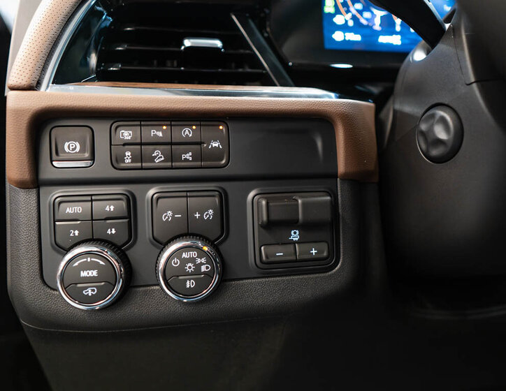 Chevrolet Suburban SUV 6,2 l 313 kw