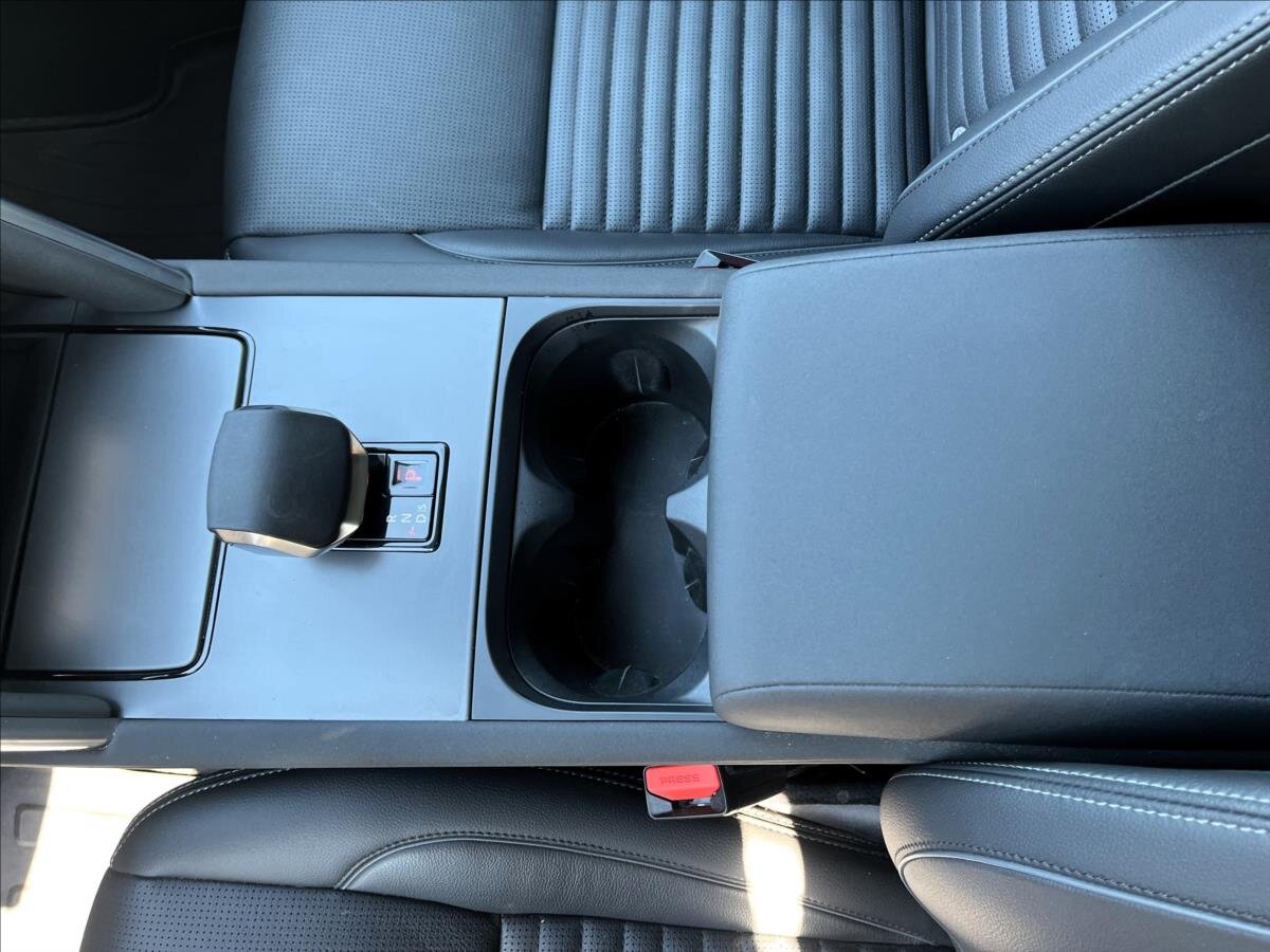 Land Rover Discovery Sport SUV / Terénní 2,0 l 150 kw