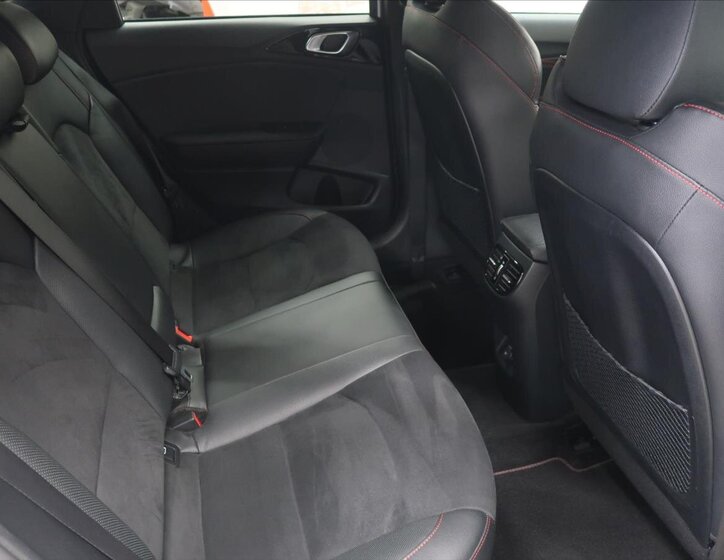 KIA ProCeed Kombi 1,6 l 150 kw