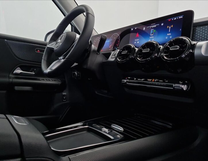 Mercedes-Benz GLB 16