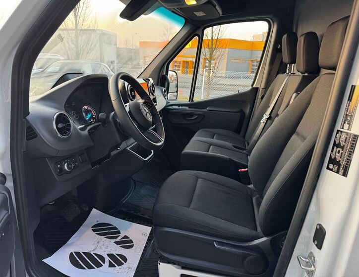 Mercedes-Benz Sprinter 9