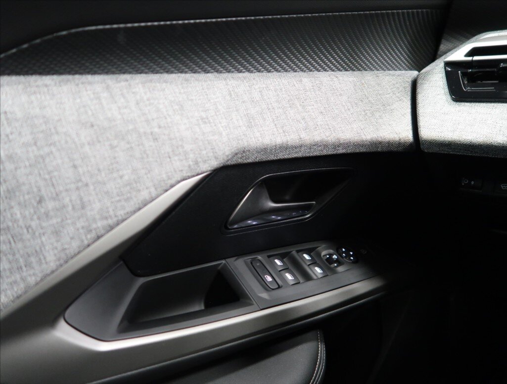 Peugeot 3008 SUV / Terénní 1,2 l 100 kw