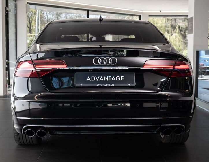 Audi S8 Sedan / Limuzína 4,0 l 382 kw
