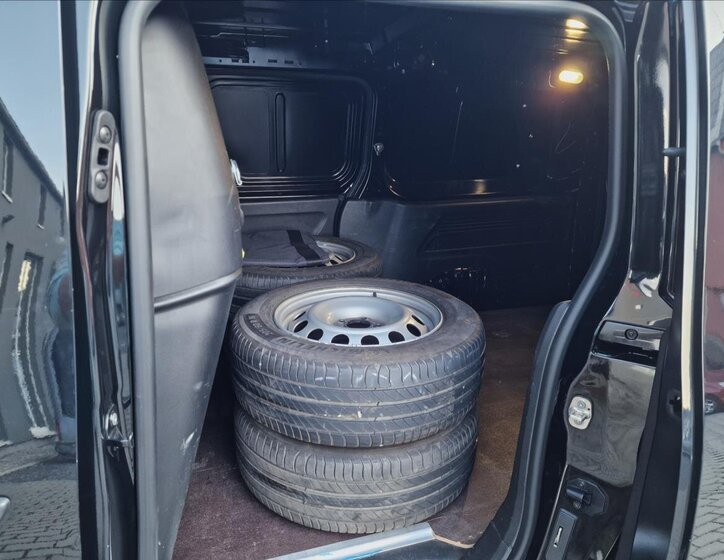 Opel Combo Skříň 1,5 l 75 kw