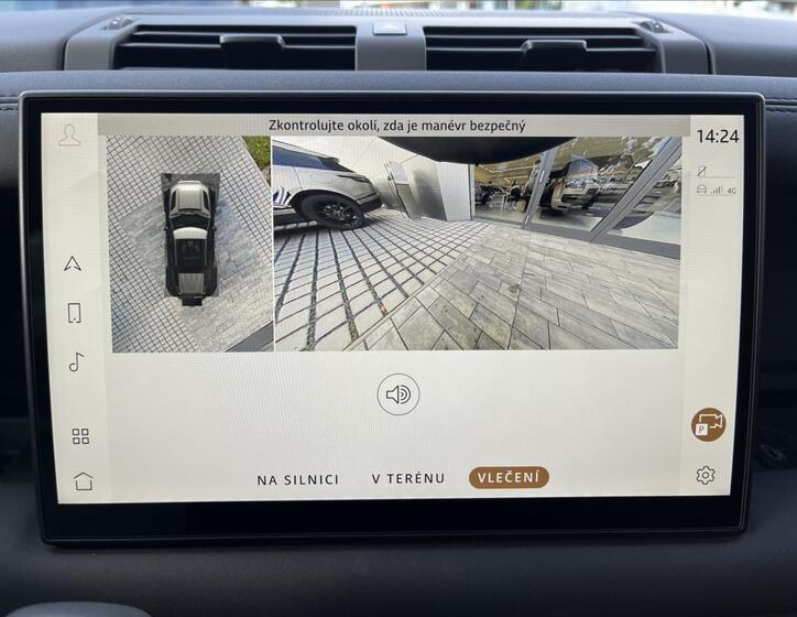 Land Rover Defender 27