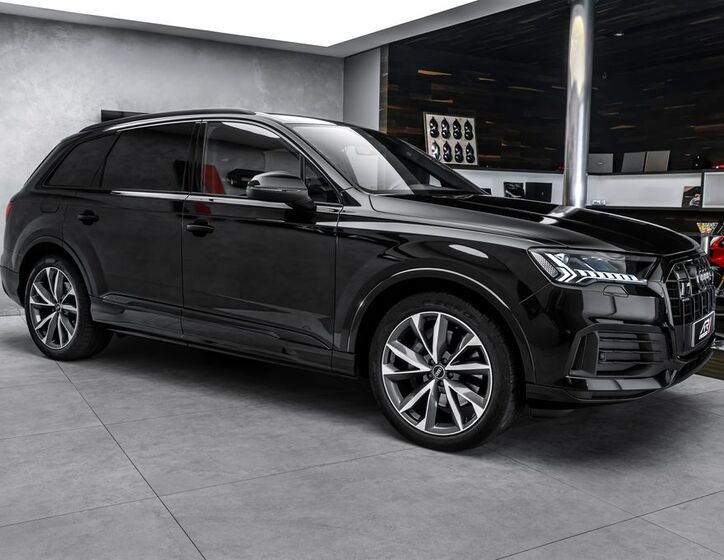 Audi Q7 4