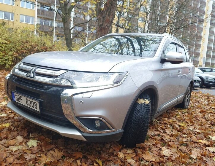 Mitsubishi Outlander 4