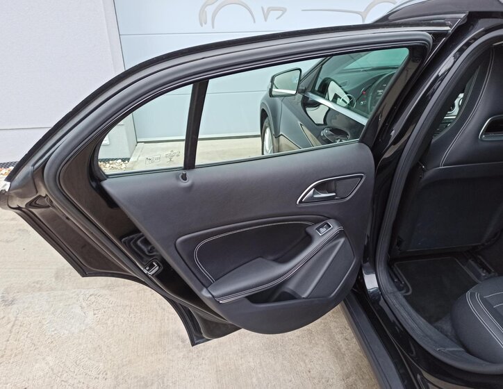 Mercedes-Benz GLA 25