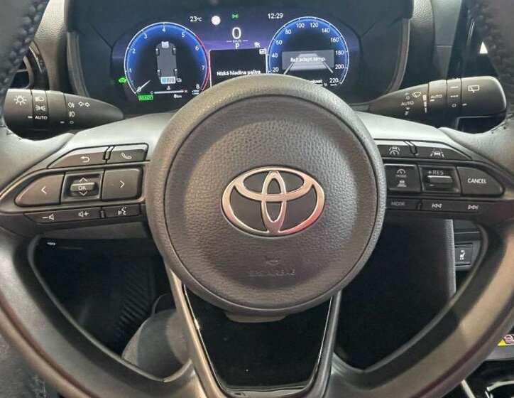 Toyota Yaris Cross SUV 1,5 l 68 kw