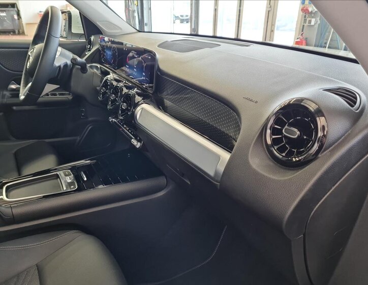 Mercedes-Benz GLB 17