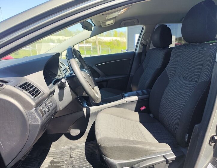 Toyota Avensis Kombi 2,0 l 93 kw