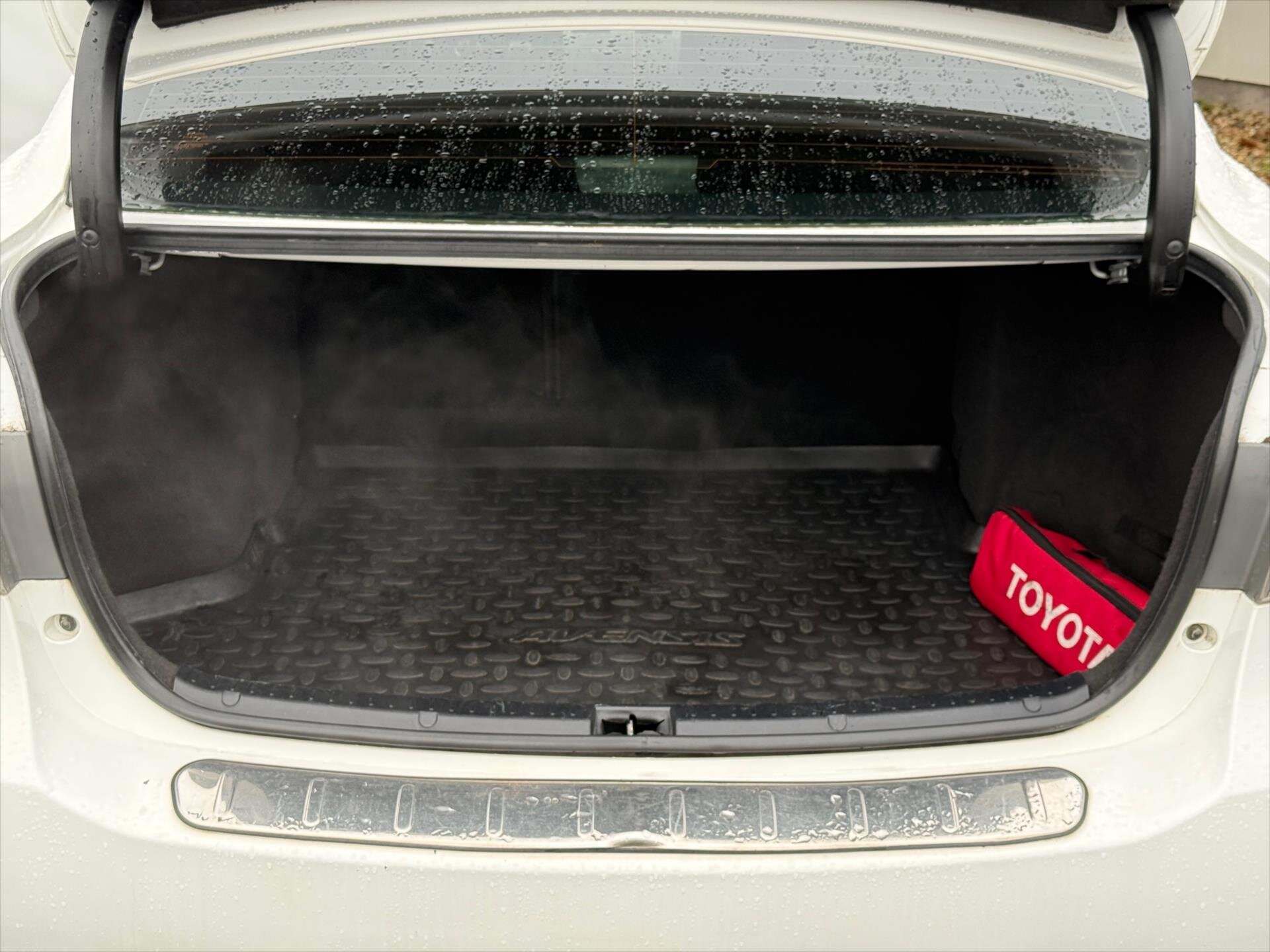 Toyota Avensis Sedan 1,6 l 97 kw