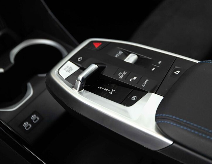 BMW X2 SUV 2,0 l 221 kw