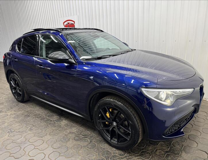 Alfa Romeo Stelvio 12