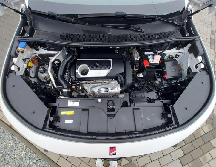 DS Automobiles DS7 Crossback SUV / Terénní 1,6 l 133 kw