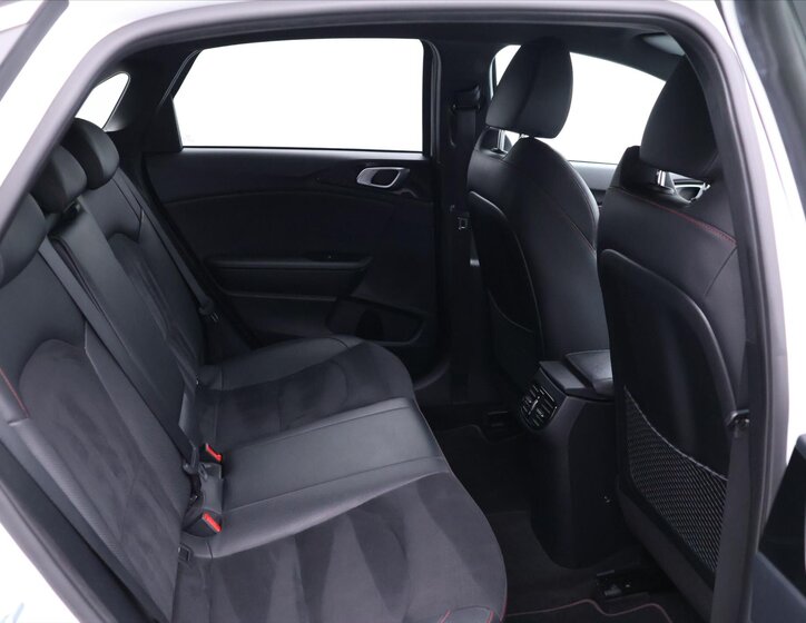 KIA Ceed Hatchback 1,6 l 150 kw