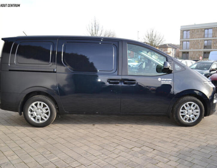 Hyundai Staria 6