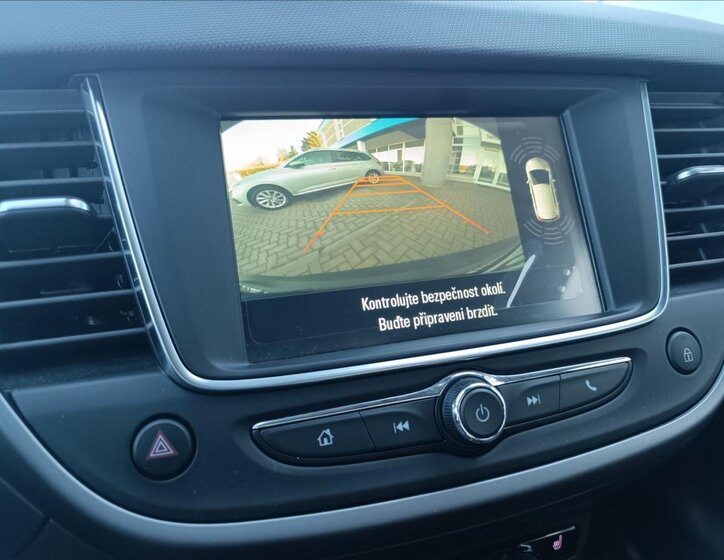 Opel Crossland X SUV / Terénní 1,2 l 81 kw