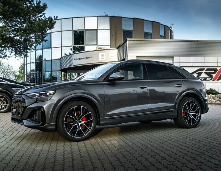 Audi Q8 SUV / Terénní 3,0 l 210 kw