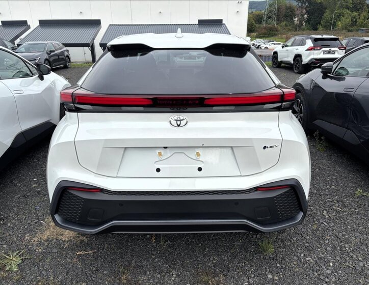 Toyota C-HR SUV 1,8 l 103 kw