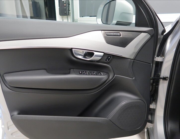 Volvo XC90 SUV / Terénní 2,0 l 173 kw