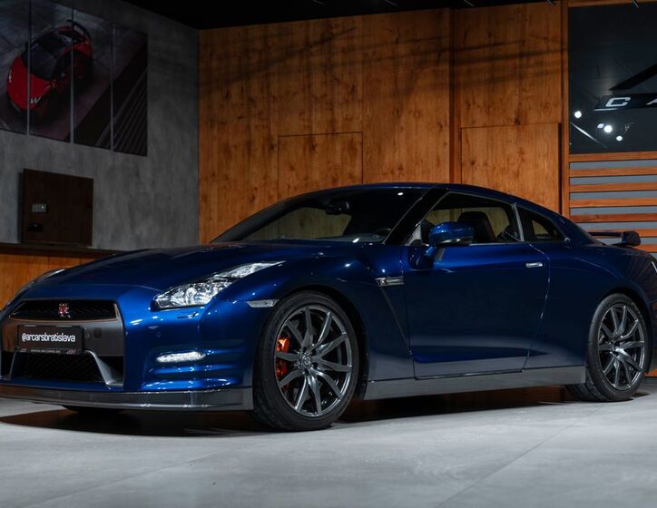 Nissan GT-R 1