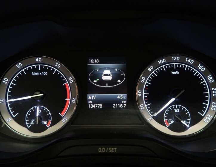 Škoda Karoq SUV / Terénní 1,5 l 110 kw