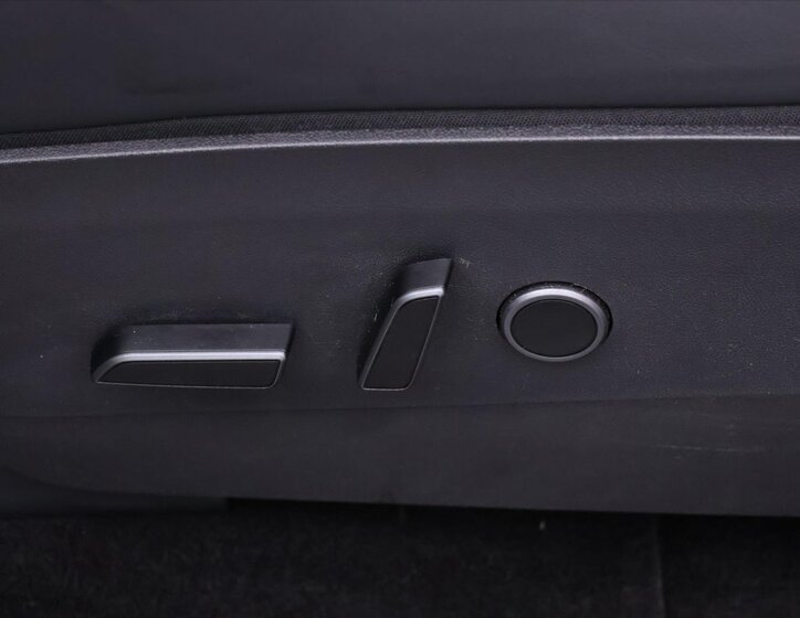 Tesla Model Y SUV / Terénní 0,0 378 kw