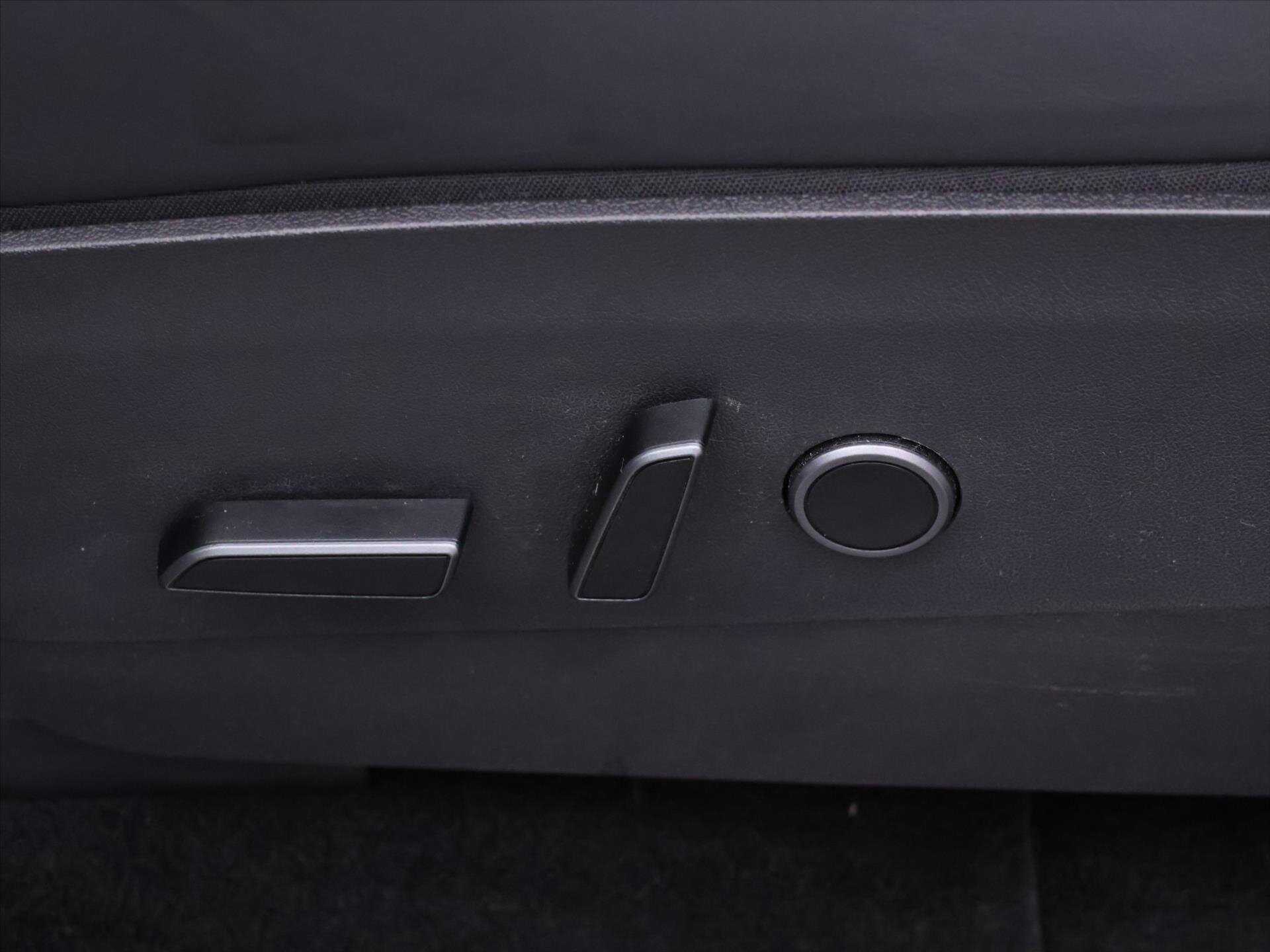 Tesla Model Y SUV / Terénní 0,0 378 kw