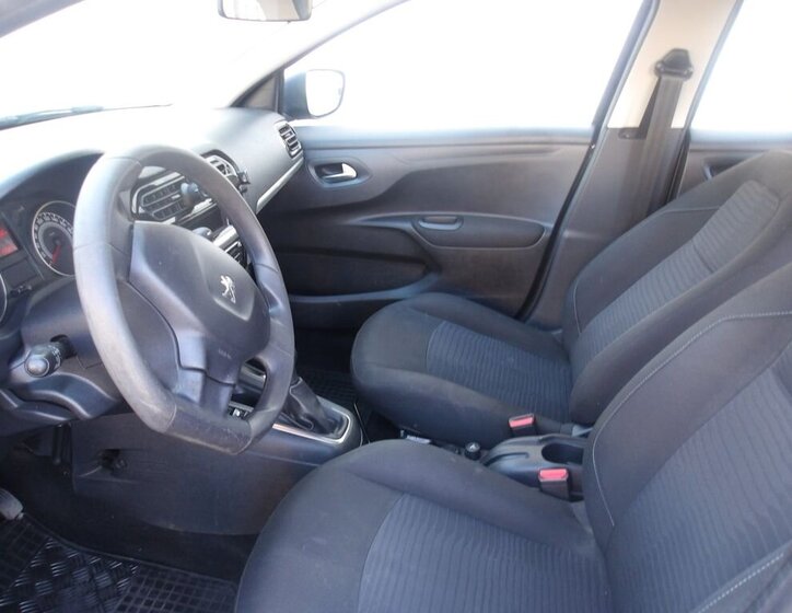 Peugeot 301 Sedan / Limuzína 1,2 l 53 kw