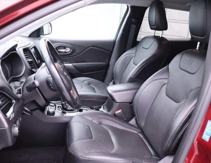 Jeep Cherokee SUV 3,2 l 200 kw