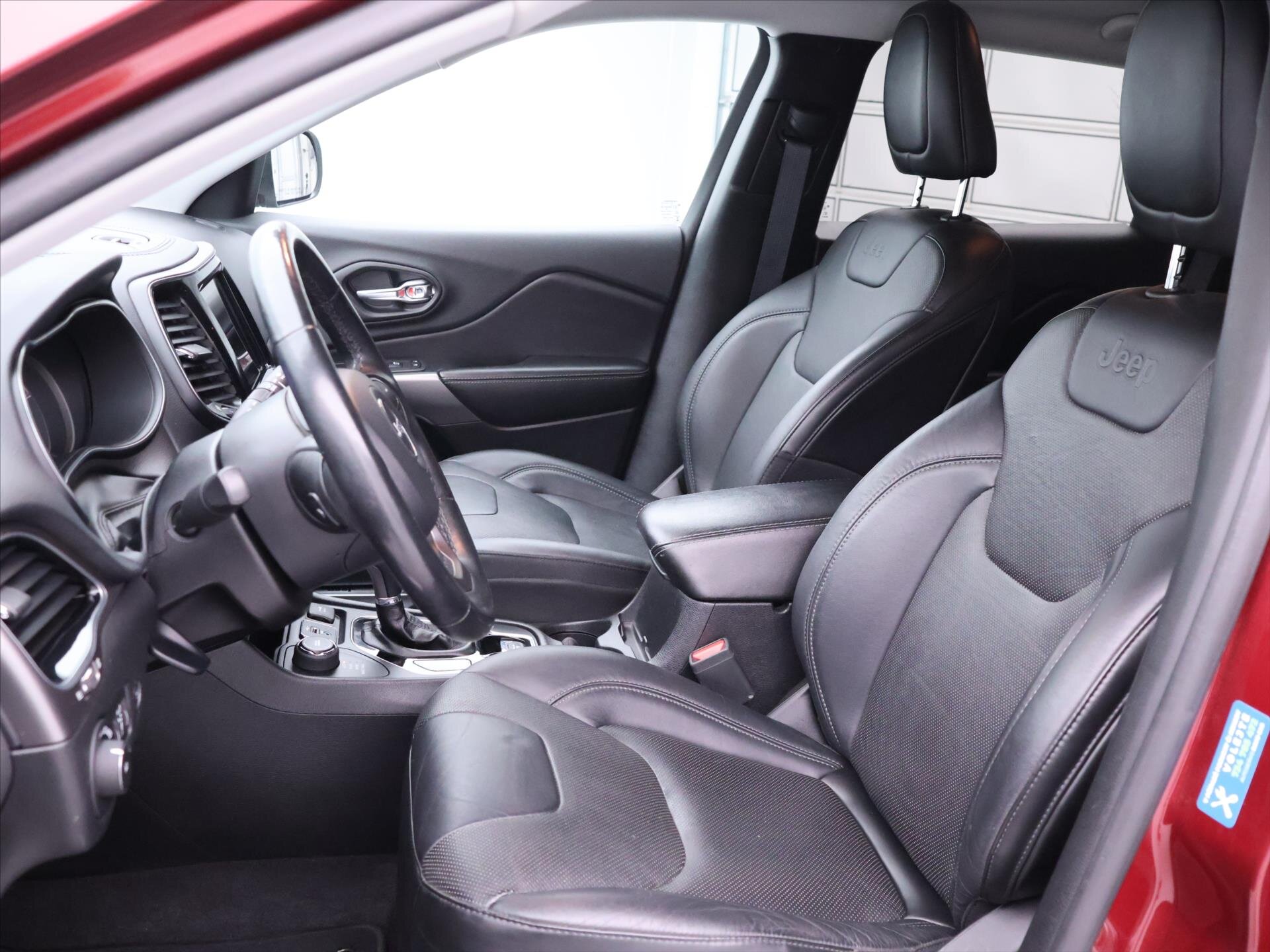 Jeep Cherokee SUV 3,2 l 200 kw