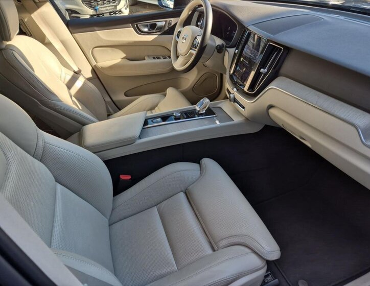 Volvo XC60 SUV / Terénní 2,0 l 186 kw