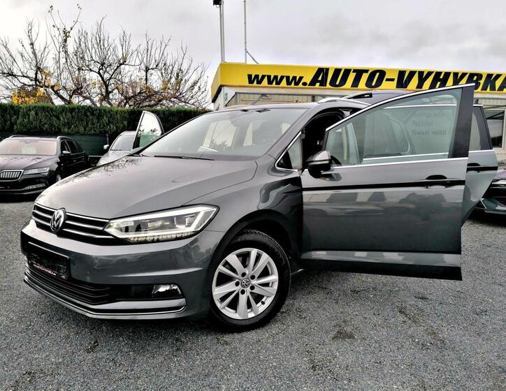 Volkswagen Touran 1