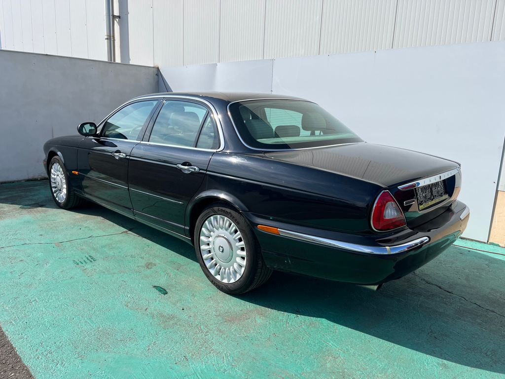 Jaguar XJ